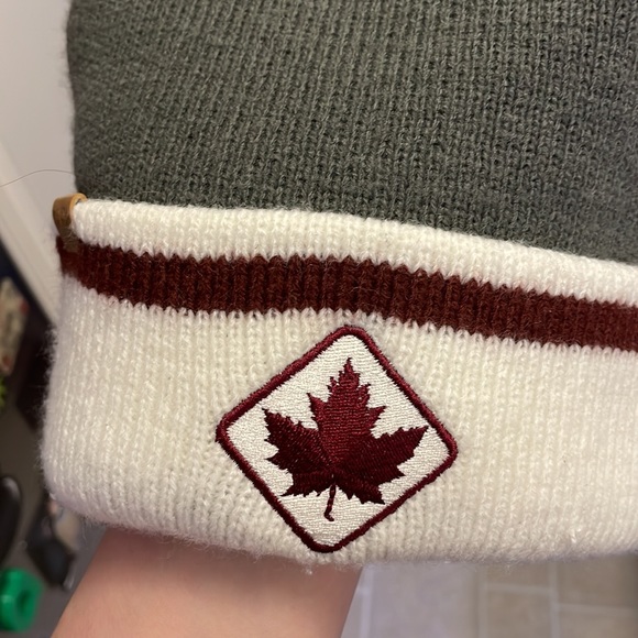Canada warm toque Large Adults - Picture 2 of 5